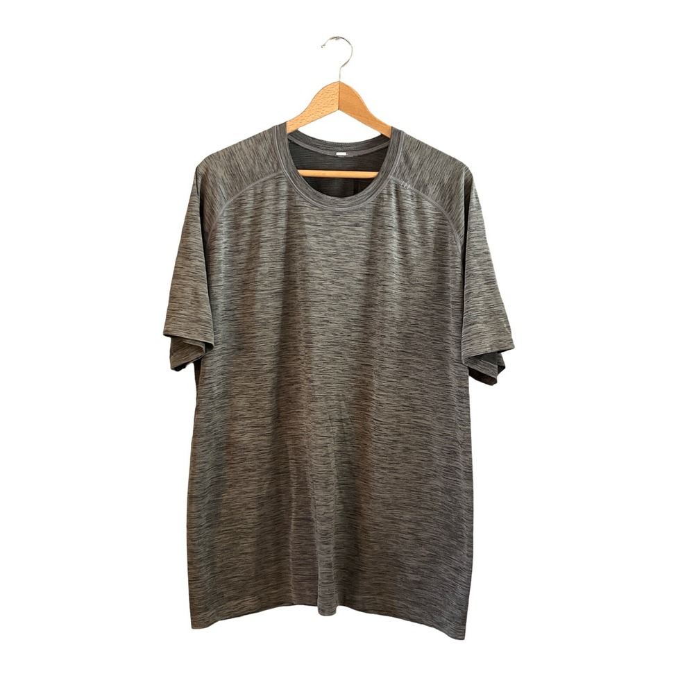 Lululemon Men's Short Sleeve T-Shirt Size XL Active Workout Gray